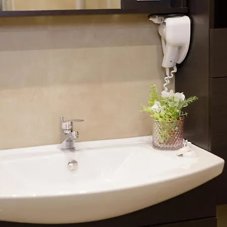 Planet By Konnect - Shared Bbq & Garden * Ipsos